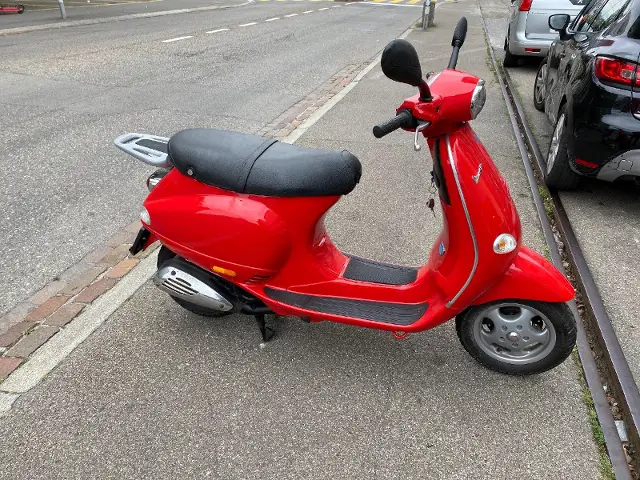 piaggio vespa 125 et4