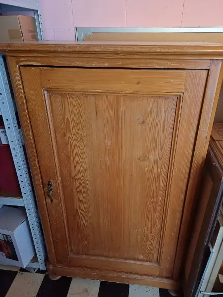 Antiker Tannenholz Schrank