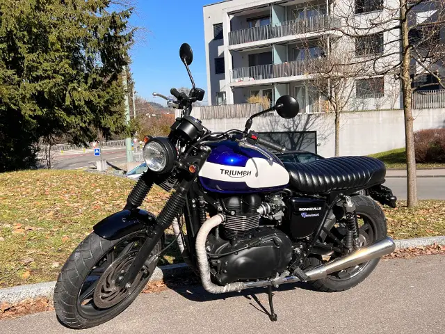 TRIUMPH Bonneville 900