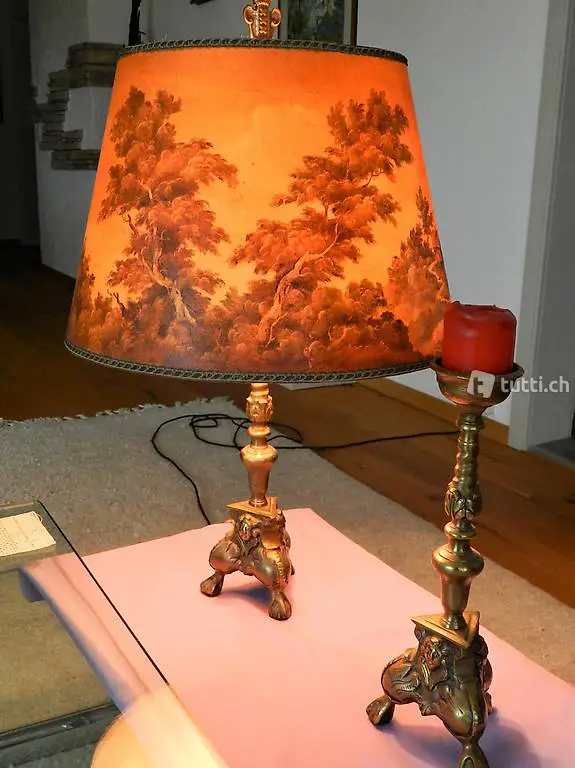 Tischlampe und Kerzenstock