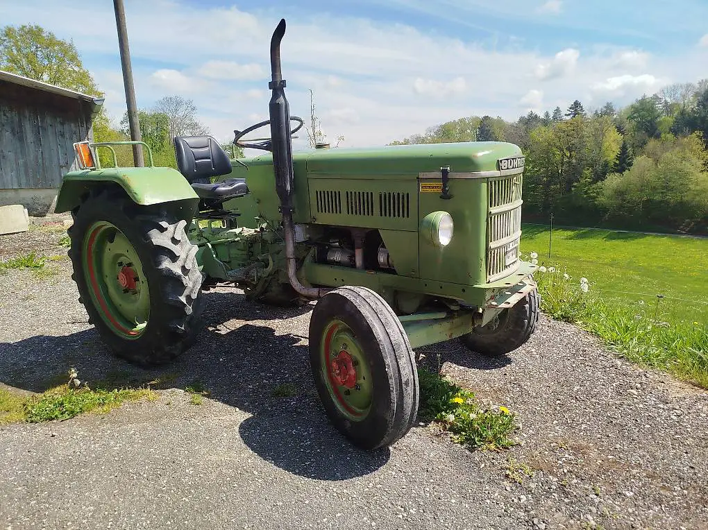 Bührer Diesel Traktor läuft/fährt