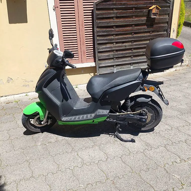 E-Roller Vengo V100