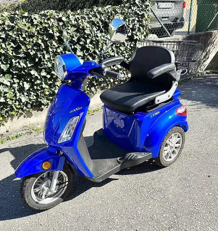 Scooter elettrico E3800 blu