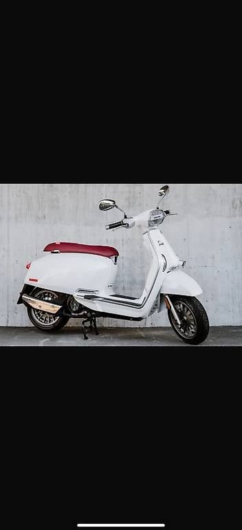 Lambretta V125 Special