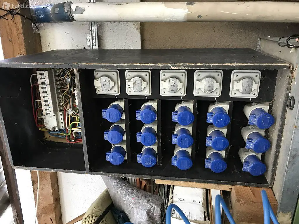 Baustellen Verteiler Kasten mit FI und vielen Elektro Dosen