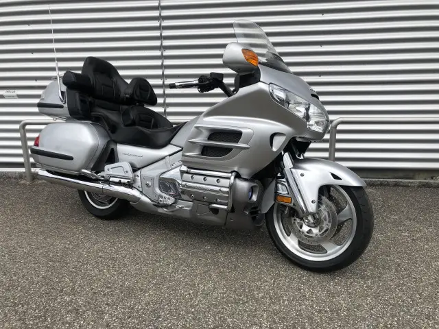 honda gl 1800 gold wing