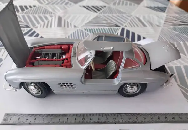 4 Mercedes SL Modell