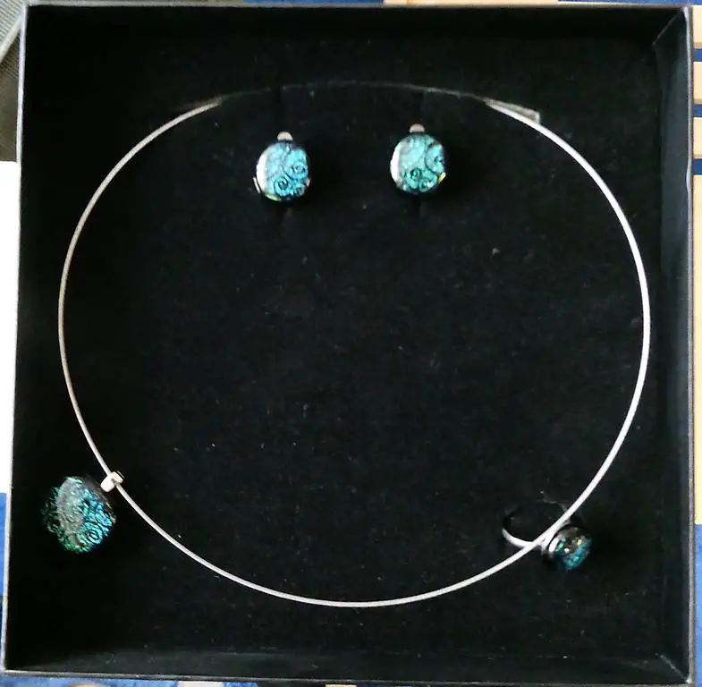 Schmuckschachtel schwarz mit Samt ausgelegt 17x17x3cm