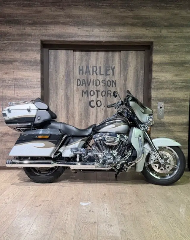 harley-davidson flhtcuse8 1801 cvo ultra classic electra glide