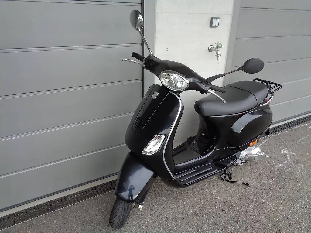 Piaggio Vespa 125 LX frisch ab MFK